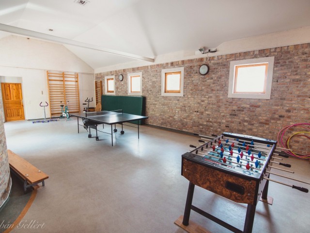 Téglás terem